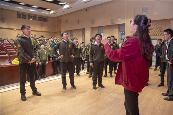 1607675296625530.jpg 图6 师生排练照片.jpg