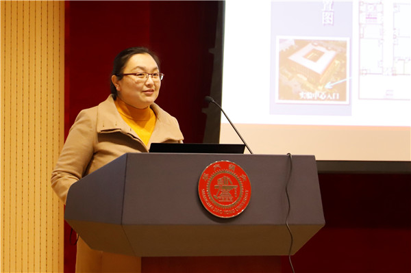 1616482911292198.jpg 图3 许亚敏介绍教学中心.jpg