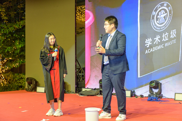 1624866757658111.jpg 图4 相声表演.jpg