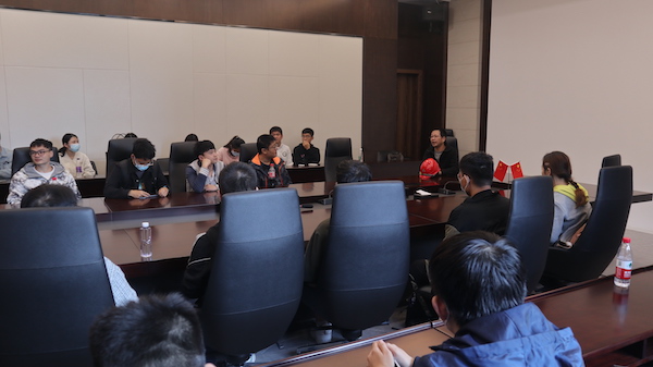 1635297781926492.jpg 图三座谈会照片.jpg