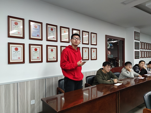 1636014217929584.jpg 图3-邓蛟龙同志汇报个人情况.jpg