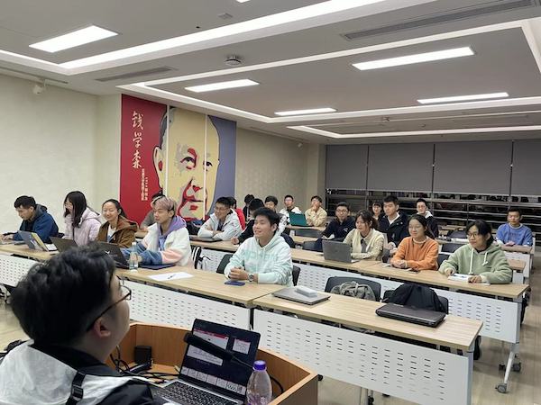 1637389112882912.jpg 图2. 培训成员认真听讲.jpg