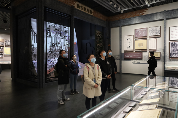 1639365291887482.jpg 参观2.jpg