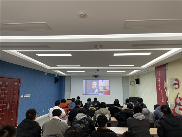 1640348252433857.jpg 04-观看《初心讲堂》.jpg