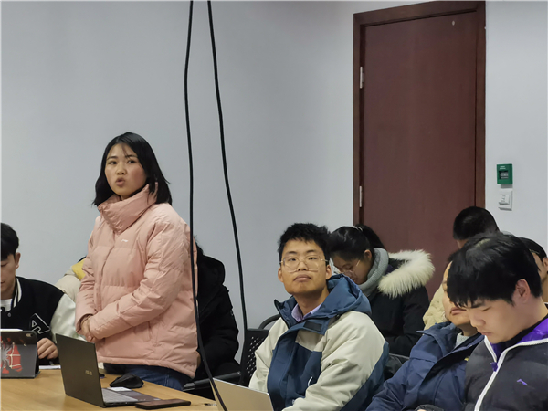 1640673212590871.jpg 图3-发展对象刘欣悦介绍个人情况.jpg