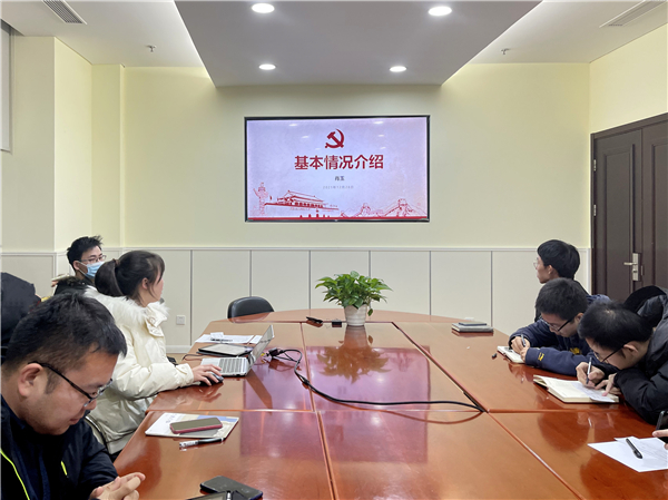 1641352968500426.jpg 图3 肖玉同学向支部大会介绍个人表现.jpg