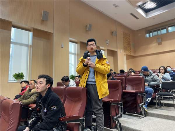 1642485786609659.jpg 图8-现场同学提问.jpg