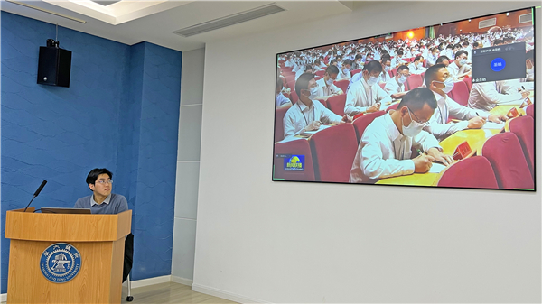 1646014078882392.jpg 图3+与会党员观看习近平总书记北京2022年冬奥会欢迎宴会致辞.jpg