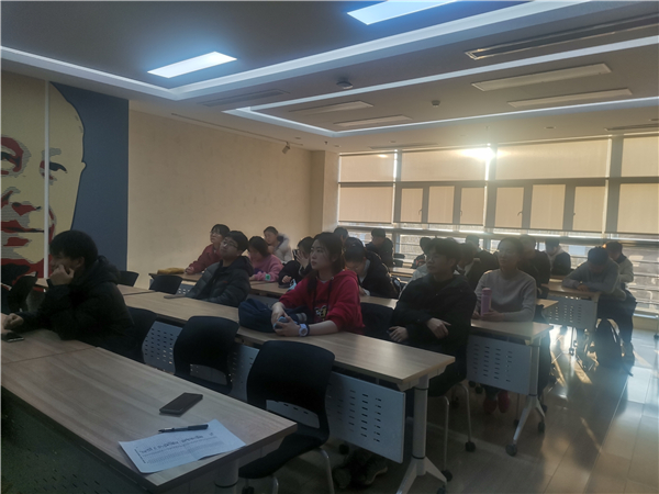 1646105478182536.jpg 图三与会党员认真学习.jpg