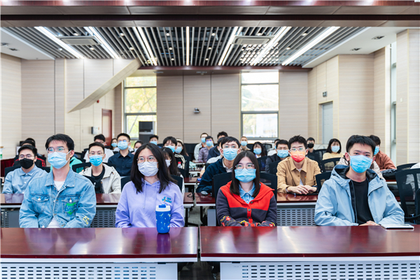 1667300702312550.jpg 图5-1参会师生认真聆听微党课.jpg