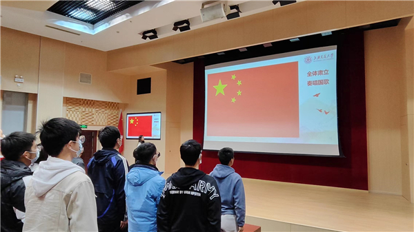 1669710652721810.jpg 图1 全体肃立 奏唱国歌.jpg