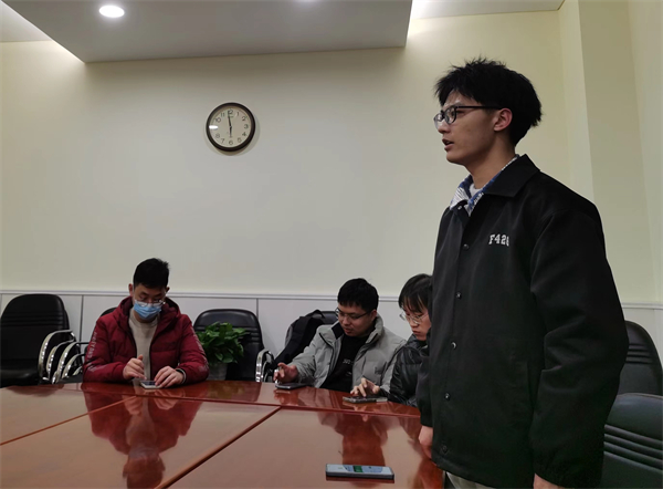 1677834804933501.jpg 图6 杨浩楠同志汇报学习情况.jpg