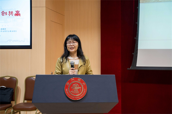 1680587915589062.jpg 图2+张洪英老师演讲.jpg