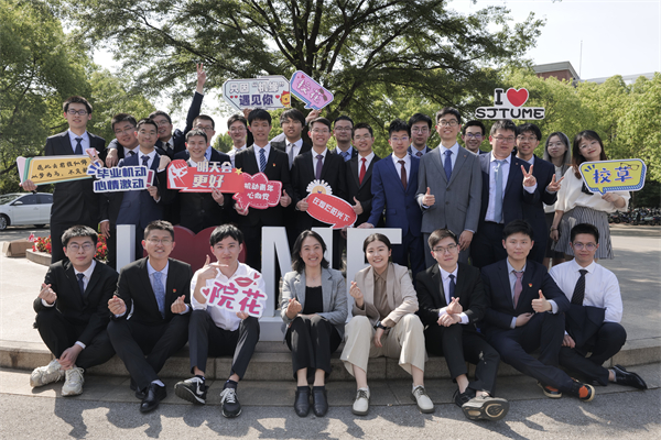 1684406795198215.jpg 图4 自由合影.jpg