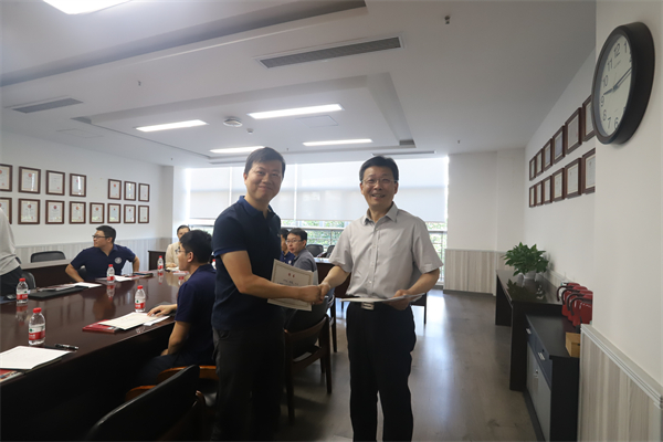 1694188819360052.jpg 图3颁发聘书.jpg