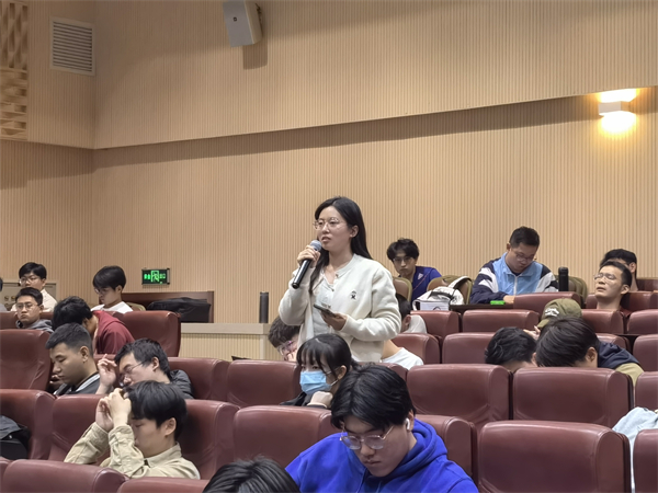 1712059006497996.jpg 图7_同学提问环节.jpg