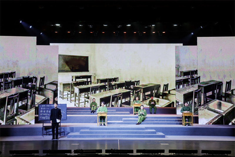 图2 第二幕钱学森教授导弹知识.jpg