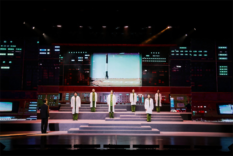 图3 第三幕东风二号甲运载火箭成功发射.jpg