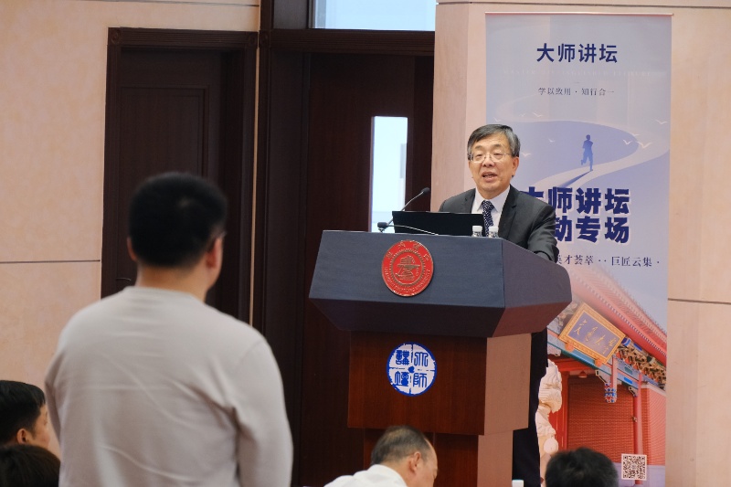 图3 同学们与金院士深入交流_resized.JPG