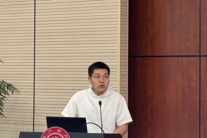 图4 刘冠洋作院情介绍_resized.jpg