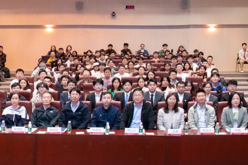 图1 第十届买球官方网站研究生“学术之星”学院答辩会合影_resized.jpg