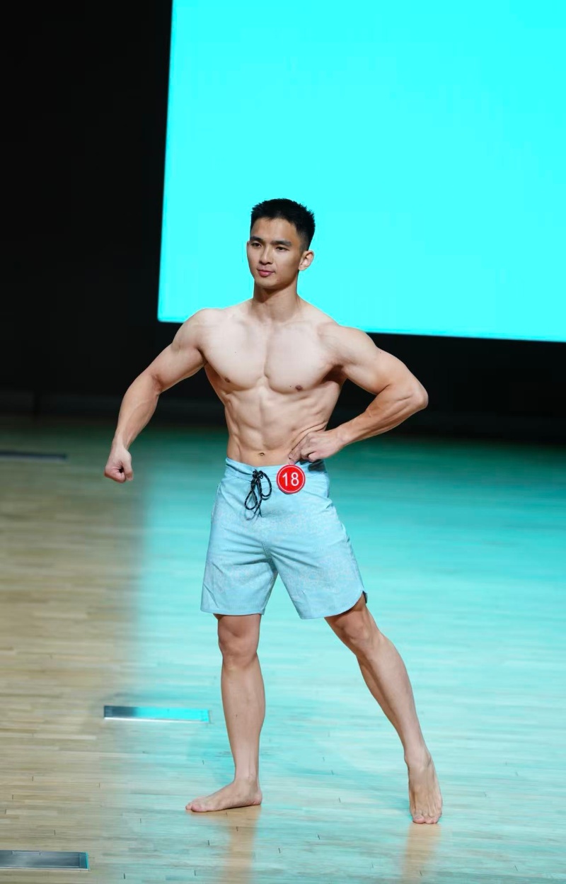 1782914739188382.jpg 1-校健美大赛照片_resized.jpg